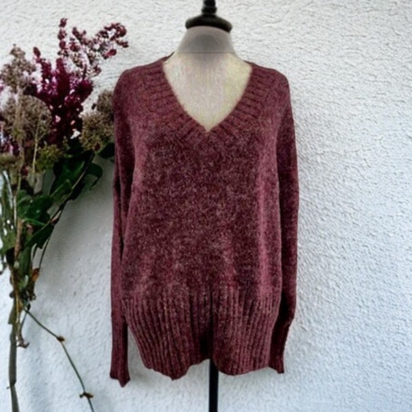 Abound By Nordstrom Burgundy Stem V-Neck Sweater 
Size Medium - Picture 2 of 7
